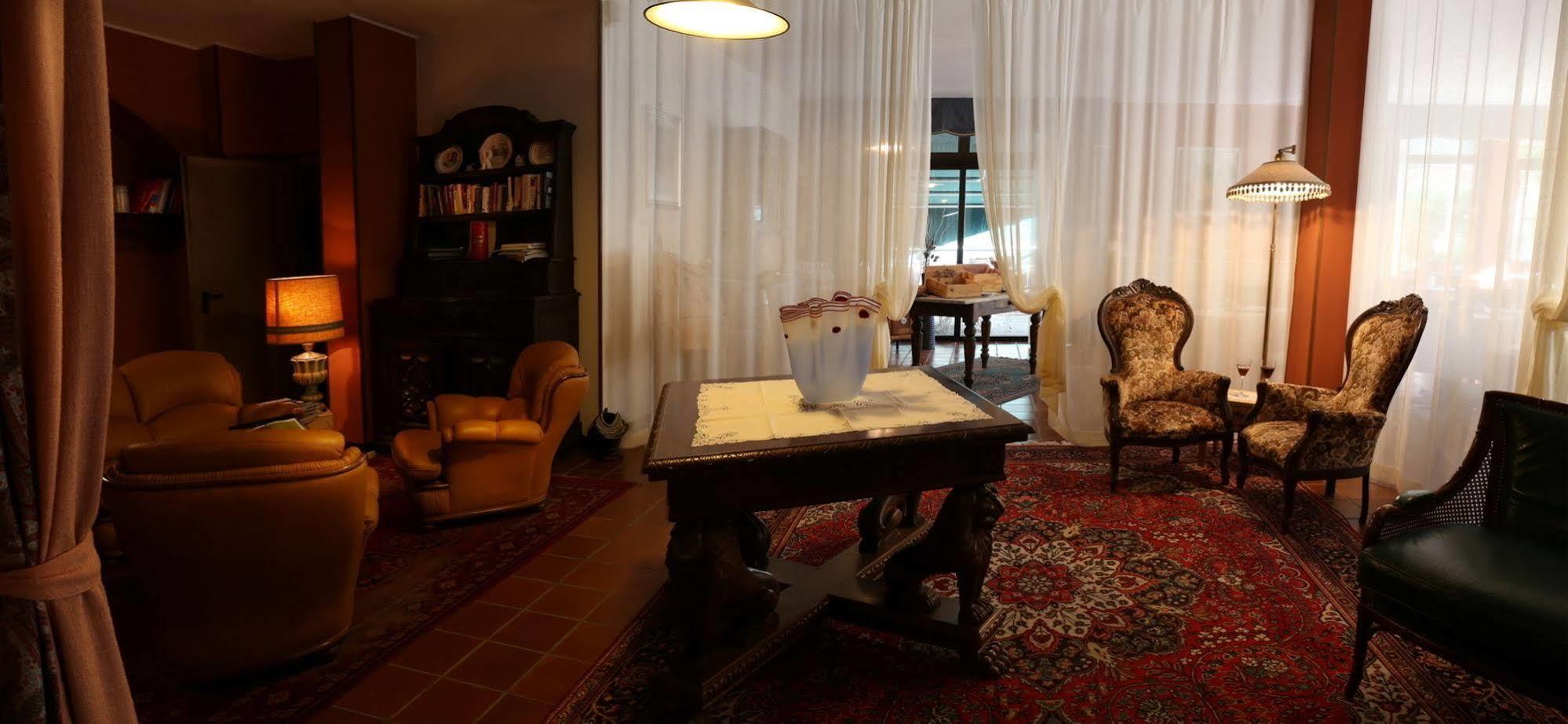 Villa San Carlo Cortemilia Bagian luar foto